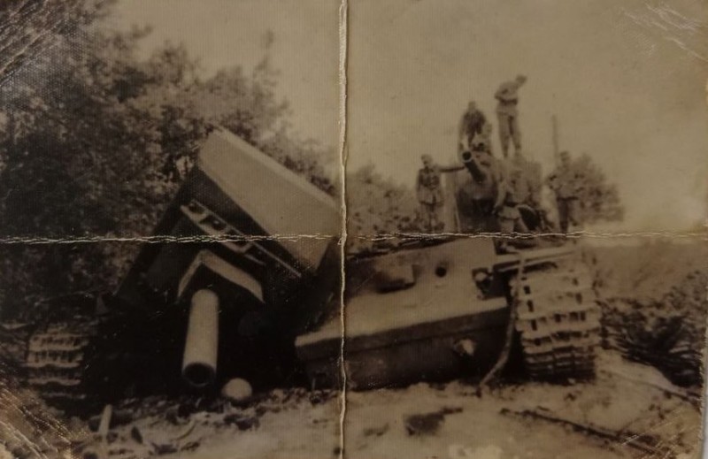 Із серії «Степ Мікі Маусів». «KV – 2, Західна Україна, 1941»