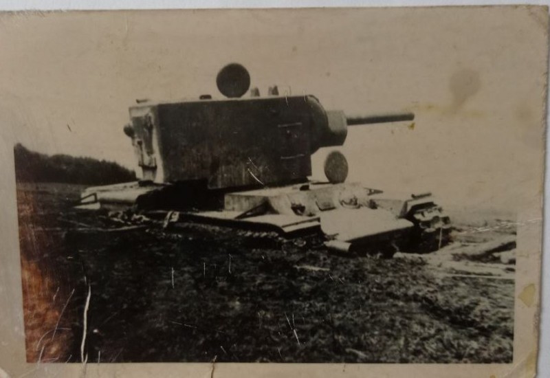 Із серії «Степ Мікі Маусів». «KV – 2, Західна Україна, 1941».