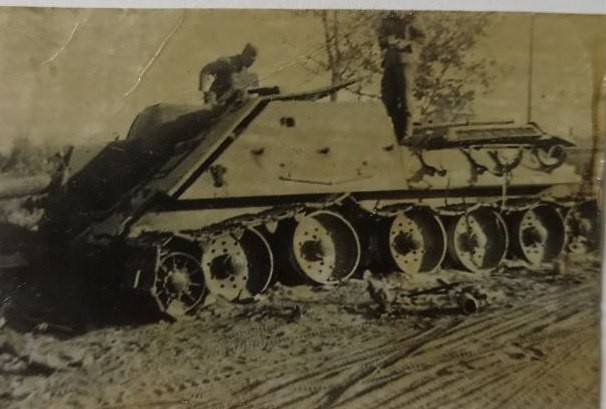 Із серії «Степ Мікі Маусів». «Т – 34-76, SU – 122, Харківська область, 1943»