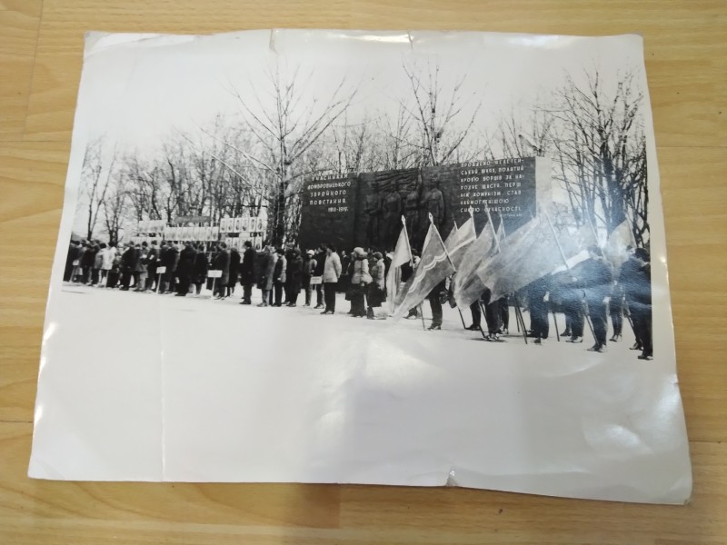 Фотографія "Пам"ятник учасникам Дубровицького збройного повстання 1918-1919 років". 20 ст.