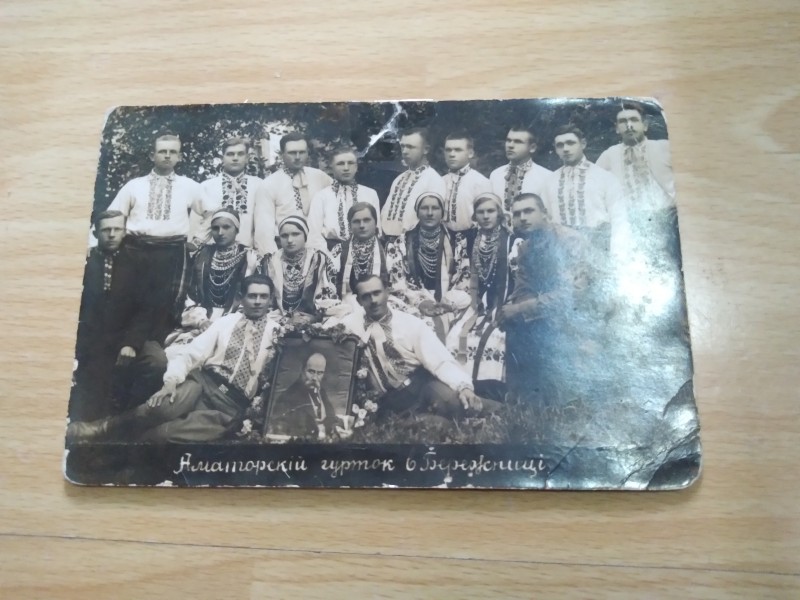 Фотографія "Аматорський гурток в селі Бережниця". 20 ст.