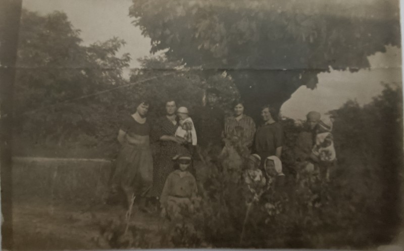 Фото. Ліпінські з гостями та працівниками у маєтку