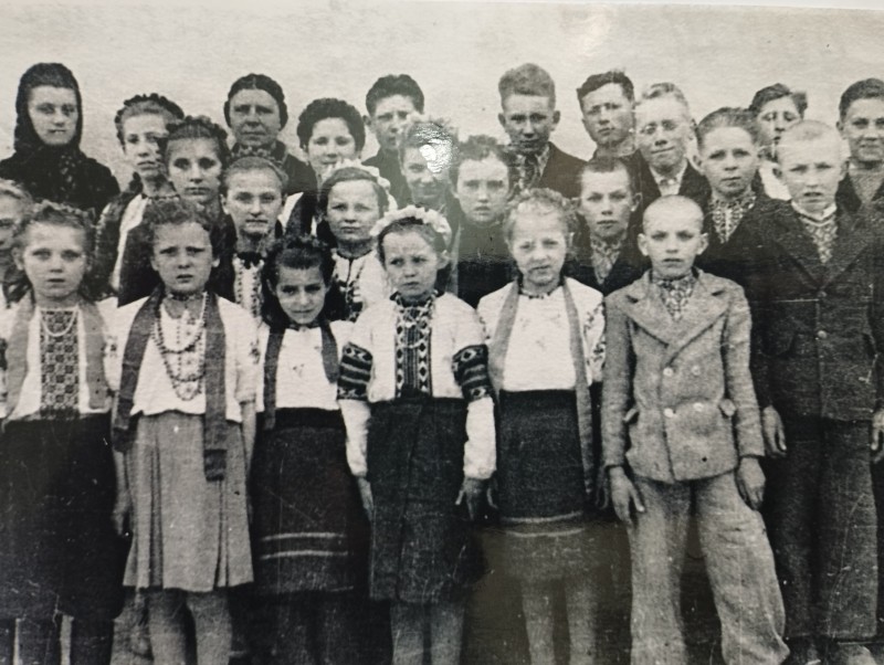 Шкільний хор села Криве ( копія світлини)