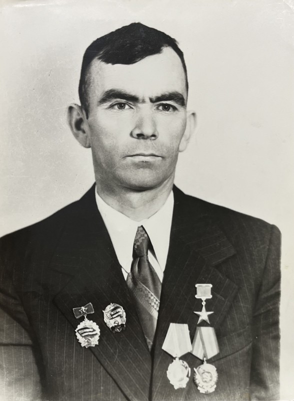 Фото. Валявський П.О. - Герой Соціалістичної Праці, комбайнер колгоспу "Дружба", с. Гордіївка, 1985 рік