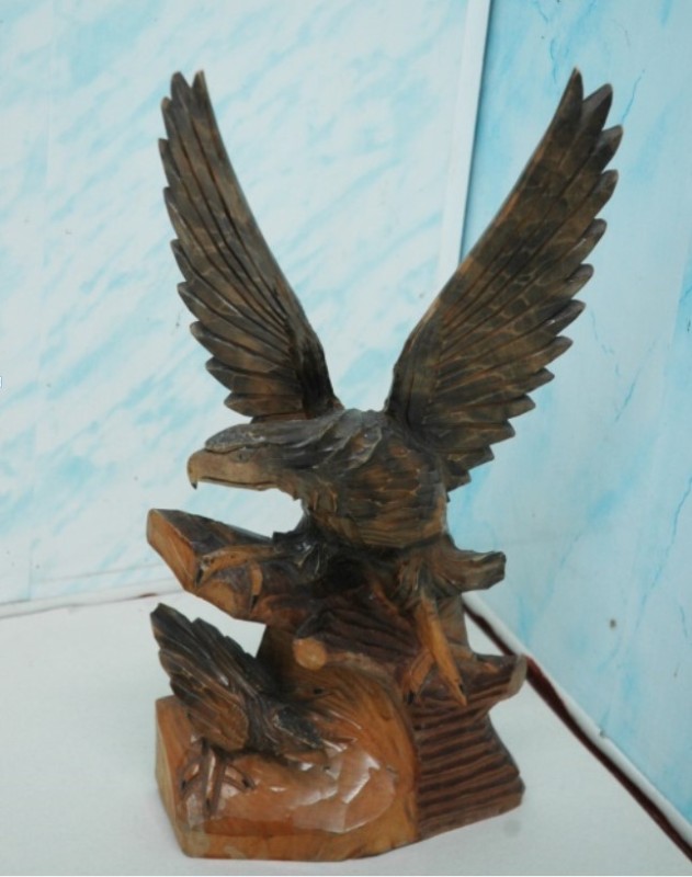 Дерев'яна статуя