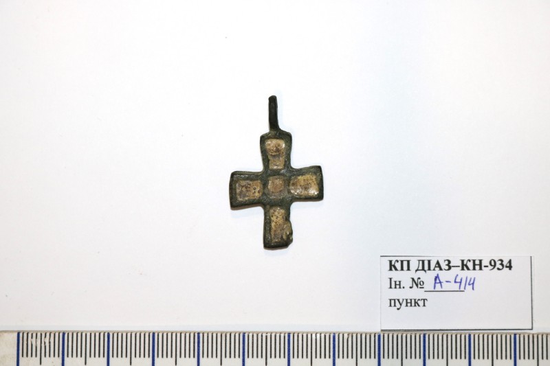 Бронзовий натільний хрестик з емаллю ХІ - ХІV ст.