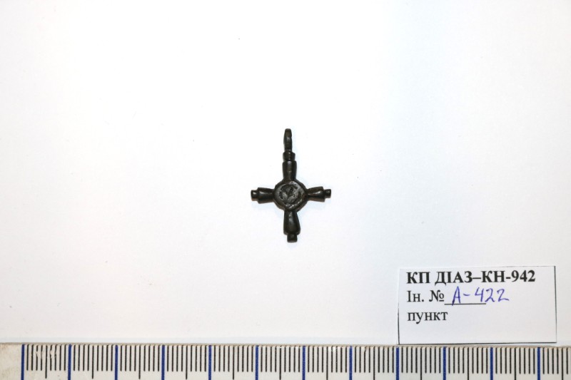 Бронзовий натільний хрестик ХІІ - ХІІІ ст.