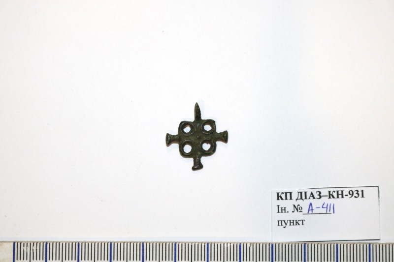 Бронзовий натільний хрестик ХІ - ХІV ст.