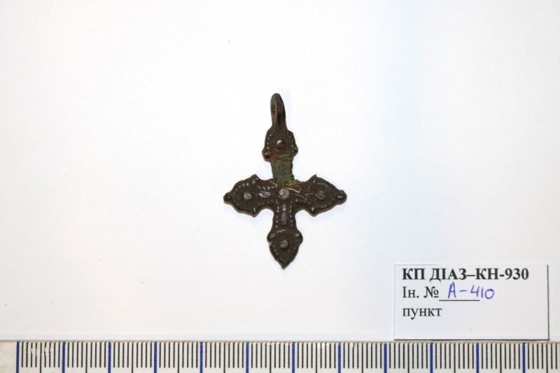 Бронзовий натільний хрестик ХІ - ХІV ст.