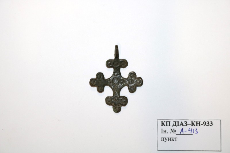 Бронзовий натільний хрестик ХІ - ХІV ст.
