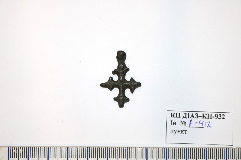 Бронзовий натільний хрестик ХІ - ХІV ст.