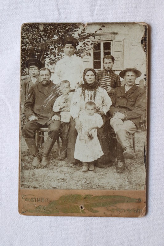 Фото чорно-біле, групове. Сім'я Мехеди Д.П.