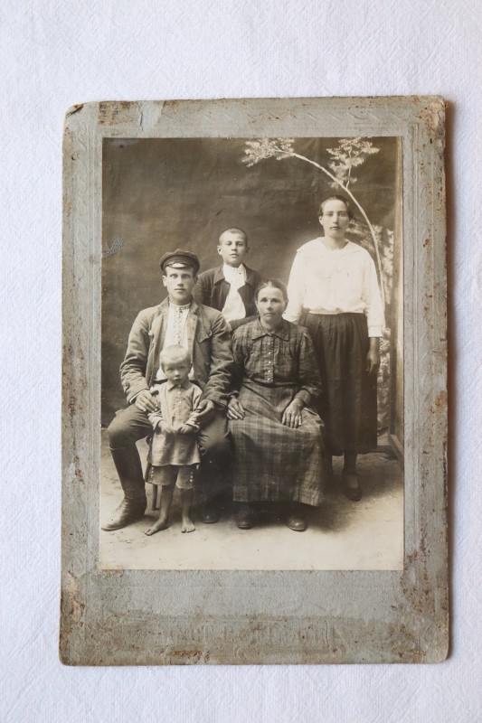 Фото чорно-біле, групове. Сім'я Мехеди