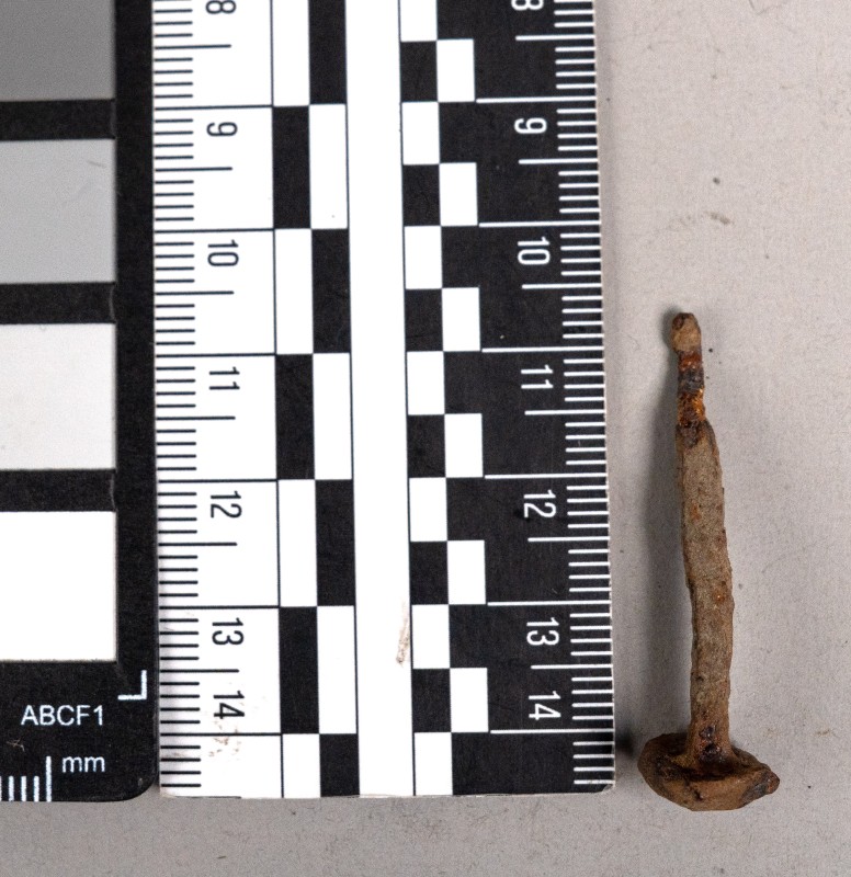 Цвях кований