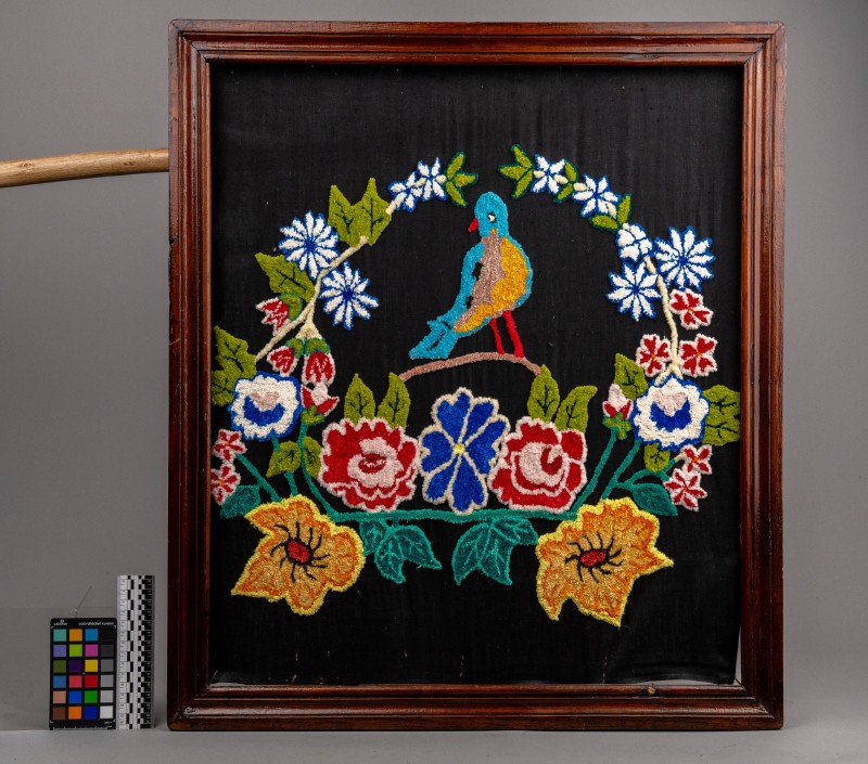 Картина вишивка "Квіти з птахом"