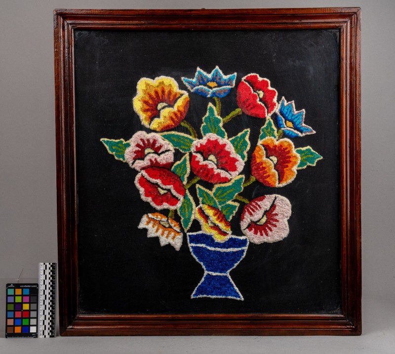 Картина вишивка "Квіти у вазі"