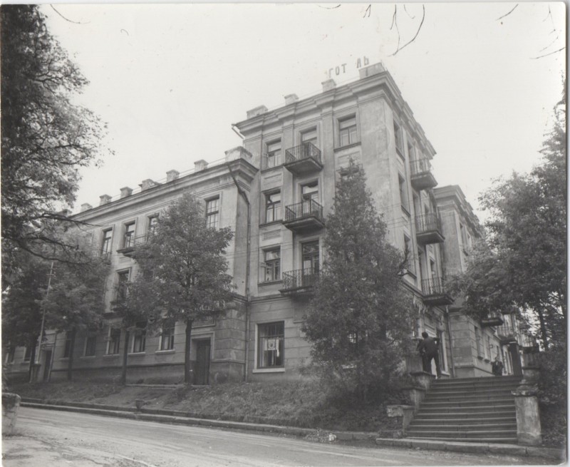Фото: Будівля по вул. Шевченка, 33 в м. Кам’янці-Подільському, кінець 1970-х-початок 1980-х рр.