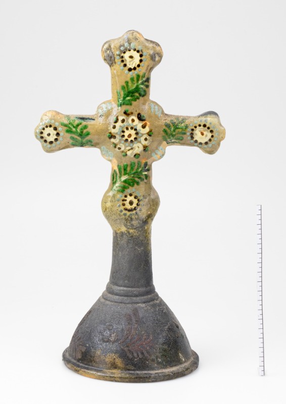 Хрест напрестольний