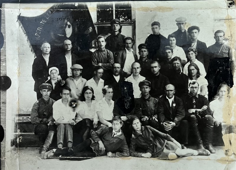 Фото групове. Члени партійної організації Бесарабської комуни в с. Ободівка, Вінницької обл., 1932 рік