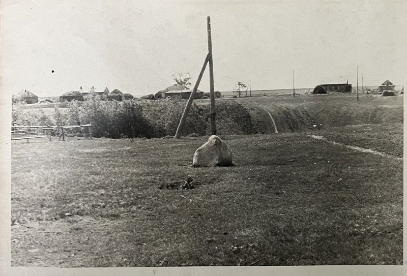 Фото. Камінь - місце, де знаходився штаб Г. І. Котовського в Тамбоській області