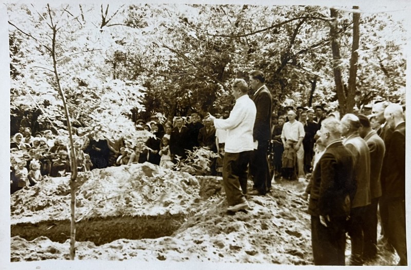 Фото. На закладці пам'ятника Г.І. Котовському в с. Ободівка, Вінницької обл., 1965 рік