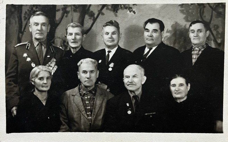 Фото групове. Група колишніх комунарів, 1967 рік