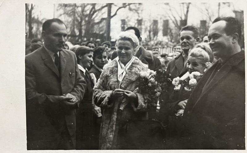 Фото групове. Польська делегація Келецького воєводства в Ободівській школі-інтернат, 1969 рік