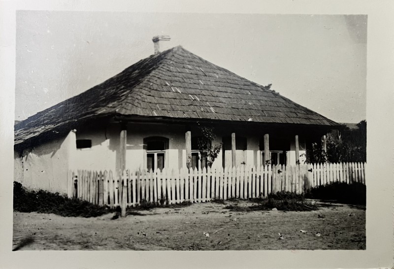 Фото. Будинок сім'ї Г.І. Котовського в Хинчештах Молдавської РСР, 1967 рік