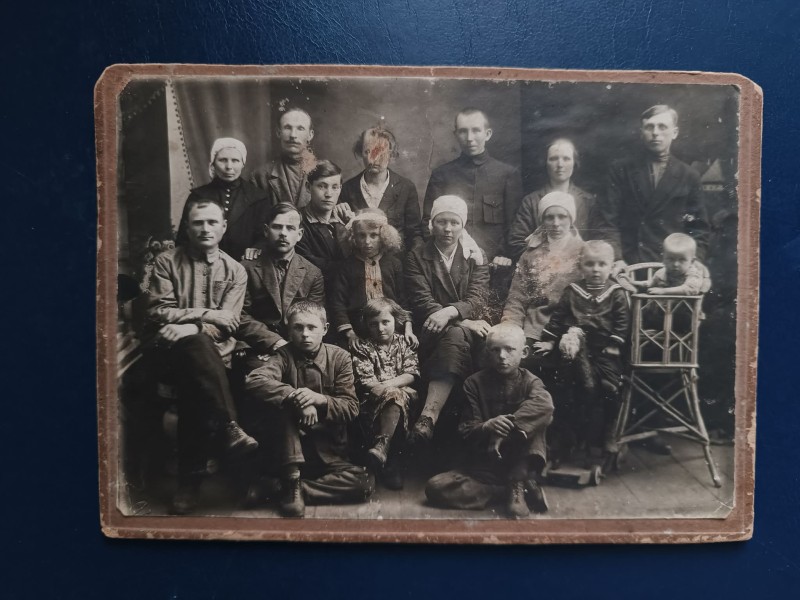 Фото великої родини Марчуків