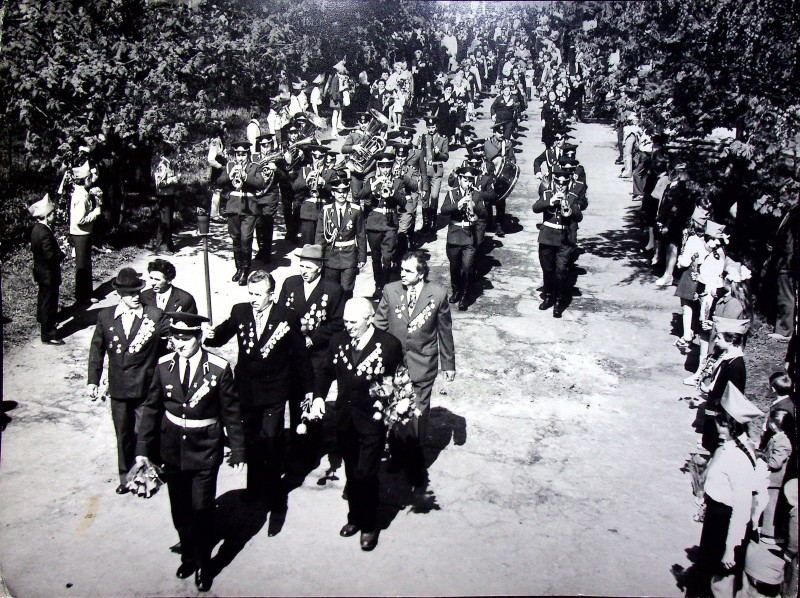 Урочиста хода ветеранів в м.Охтирка 9 травня 1981 року.