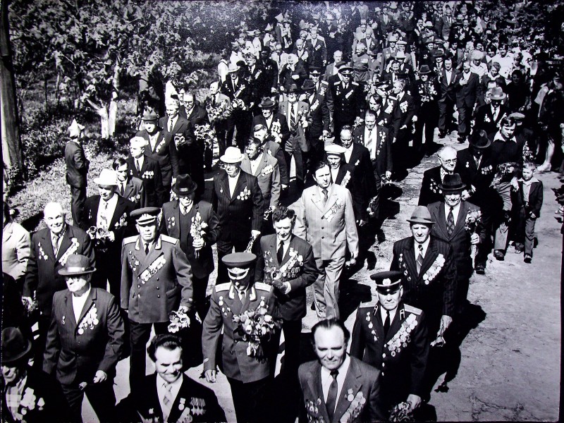 Урочиста хода ветеранів в м.Охтирка 9 травня 1981 року.
