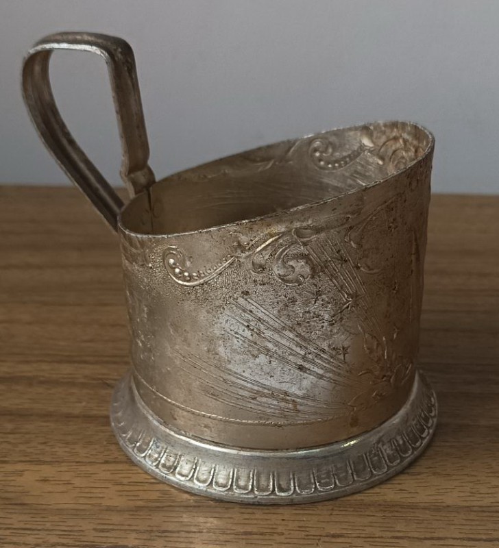 Металевий підсклянник