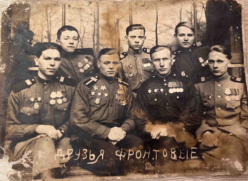 Фото  Ф.В. Узлова з бойовими друзями
