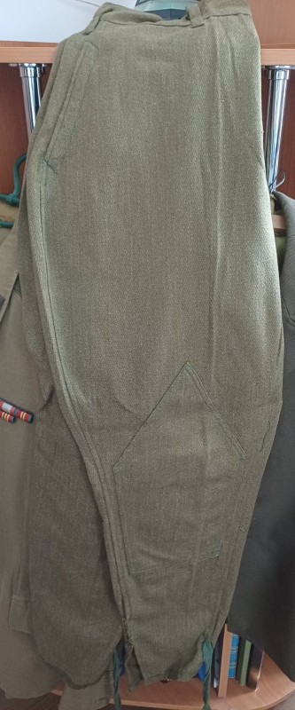 Брюки захисного кольору повсякденної форми солдат, офіцерів, сержантів ЗС СРСР