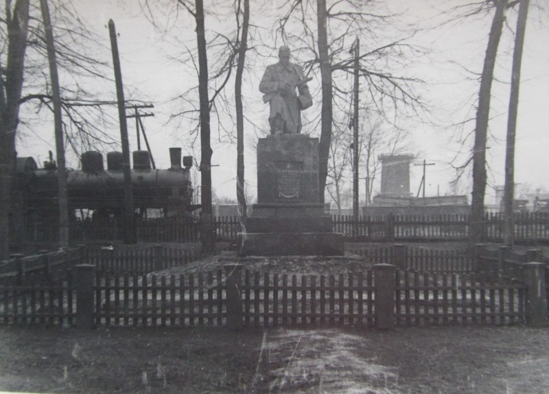 Братська могила в сквері ім. Воровського.