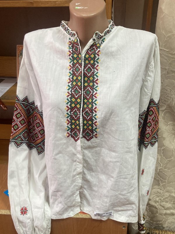Вишита жіноча сорочка
