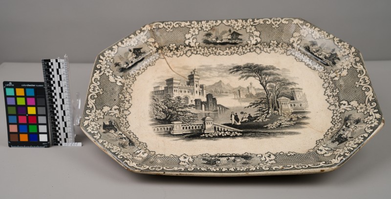 Блюдо з серії «Старовинні британські замки». Кін. XIX ст.