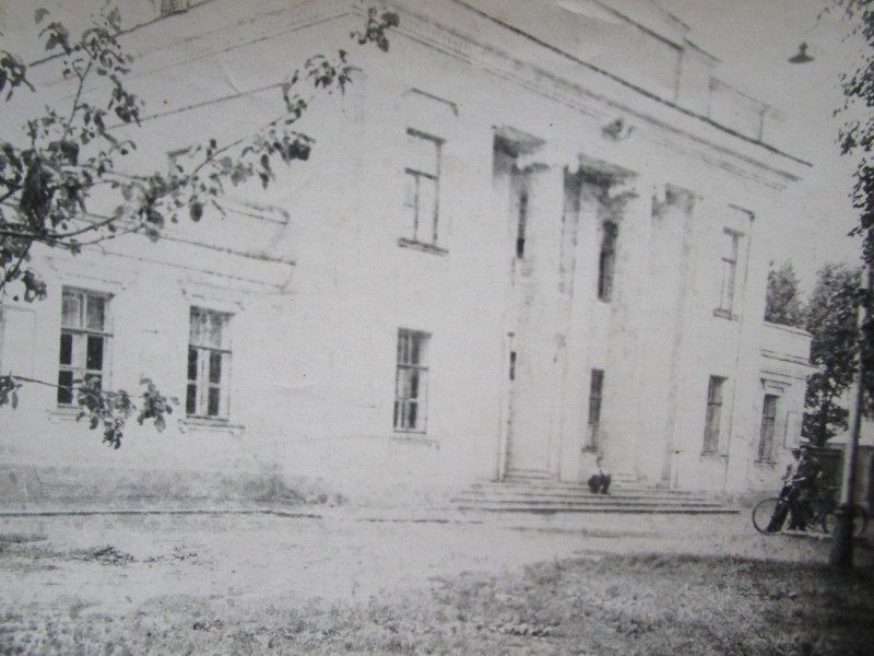 Фото. Будівля клубу залізничників.