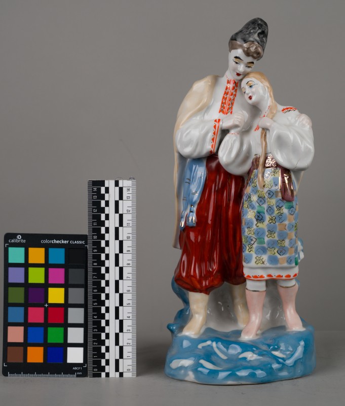 Статуетка "Травнева ніч" (або "Левко і Галя")