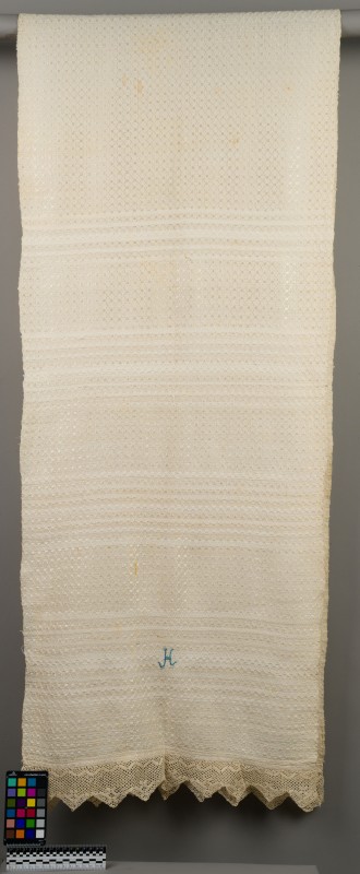 Рушник домотканий з вишитими ініціалами «О» та «Н»