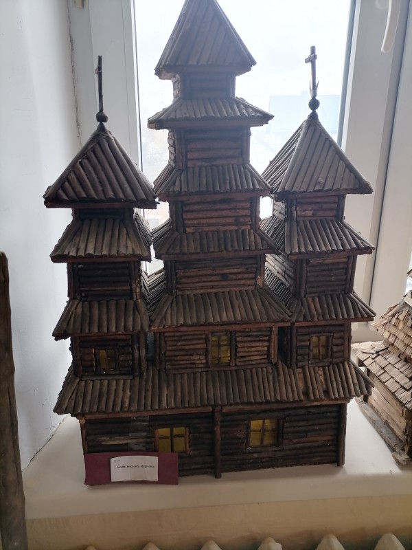 Макет дерев'яної церкви