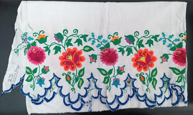 Фрагмент простирадла вишитого.