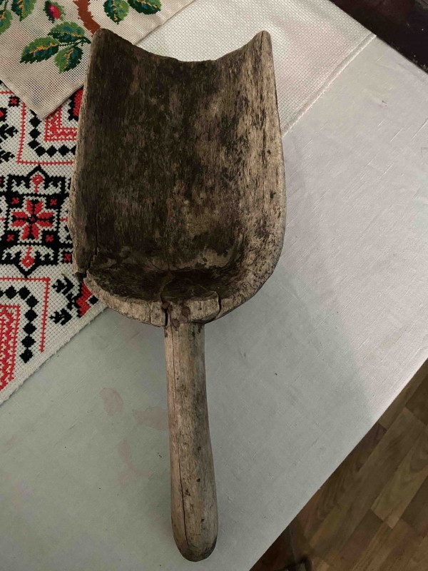 Мірка у вигляді совка.