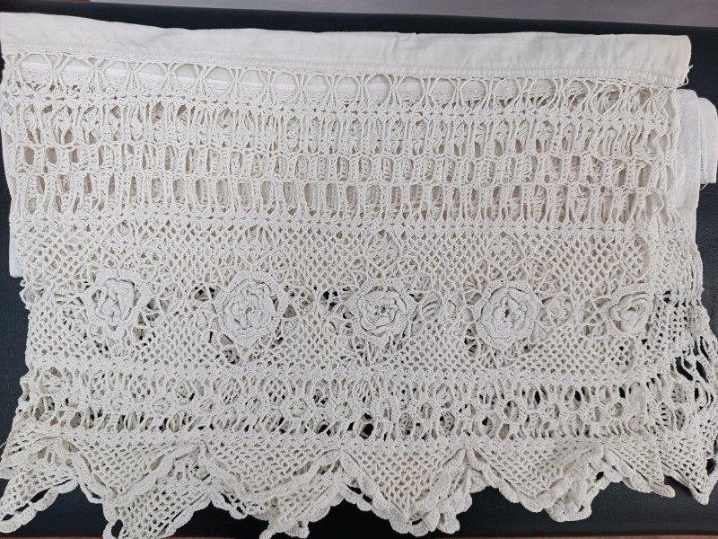 Простирадло гаптоване.