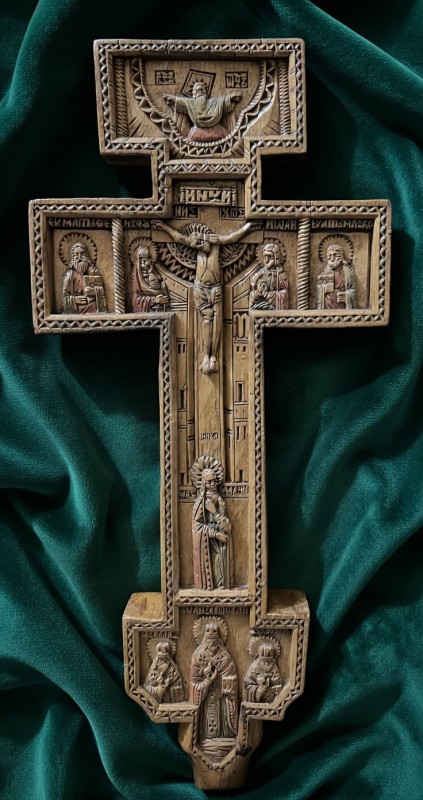 Хрест-розп'яття різьблений (православний хрест з багатофігурною композицією).