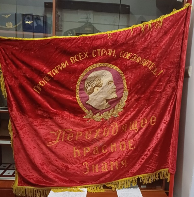 Прапор червоний перехідний