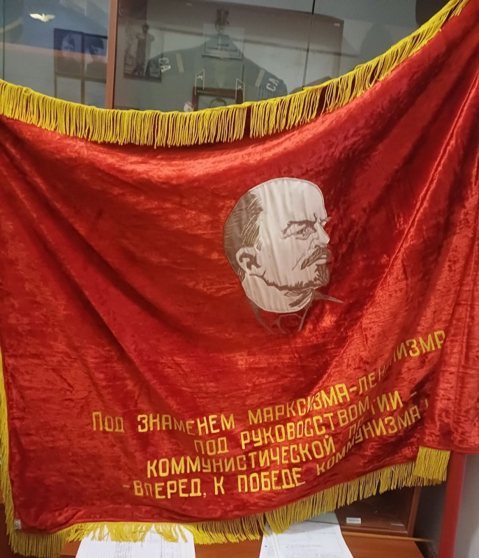 Прапор червоний "Под знаменом марксизма-ленинизма"