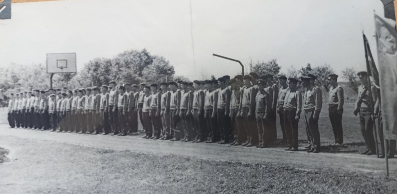 Фото шикування учасників районного військово - спортивного табору (1970 рік).
