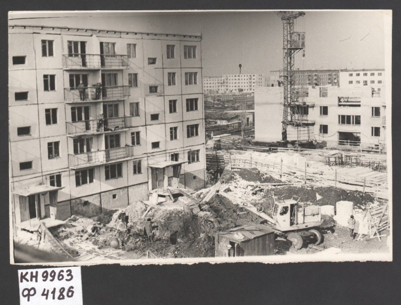 Фотографія. Початок будівництва гуртожитку і 60-ти квартирного будинку на селищі Ливмаш в 1971-1974 рр..