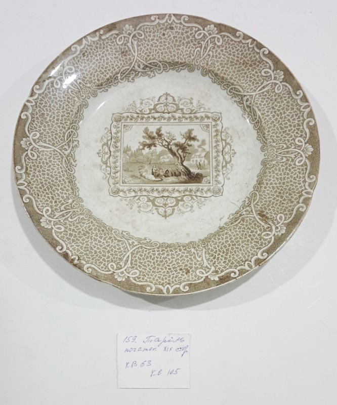 Тарілка мілка, фаянсова з розписом.